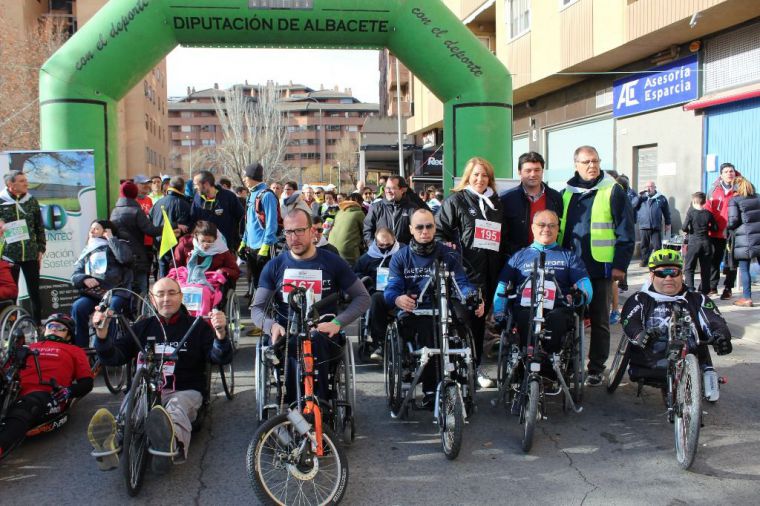 Francisco Navarro y Llanos Navarro asisten a la 5º Carrera Popular del Barrio San Antonio Abad Albacete