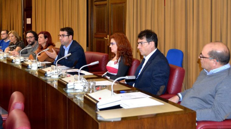 El Pleno del Ayuntamiento de Albacete avala las propuestas socialistas para mejorar el Polígono de Romica y apoyar a los taxistas
