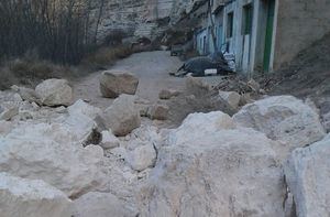 La nieve provoca nuevos desprendimientos de rocas en Alcalá del Júcar (Albacete)
