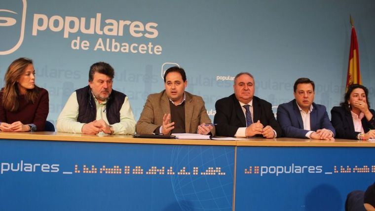 Tirado le pide a Page desde Albacete la Ley 'que más demandan los ciudadanos' y el PSOE dice que recuperará la Ley derogada por Cospedal