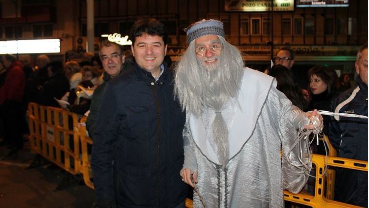 Francisco Navarro destaca la alta participación de los albaceteños en el desfile de carnaval 2018 que ha inundado de colorido las calles de la ciudad