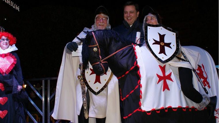 Manuel Serrano asiste al entierro de la sardina y participa en la entrega de premios del concurso de disfraces del Carnaval 2018