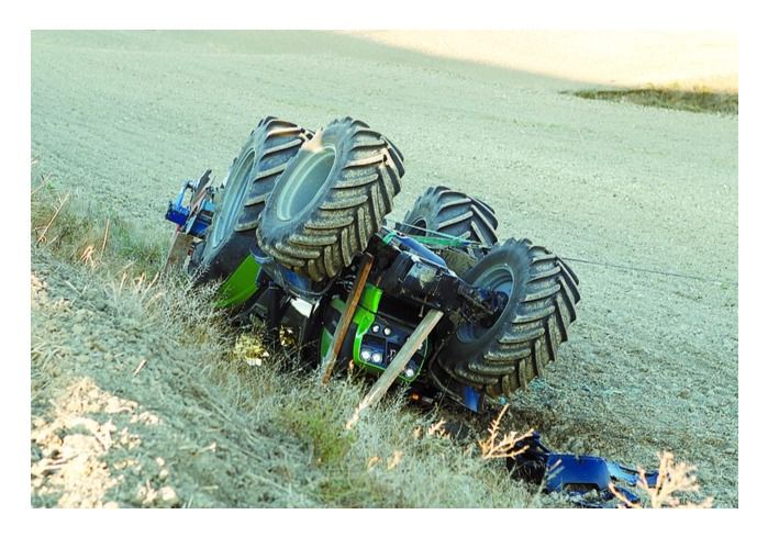 Un hombre fallece en Casas de los Pinos (Cuenca) tras el volcar con su vehículo y quedar atrapado dentro de él