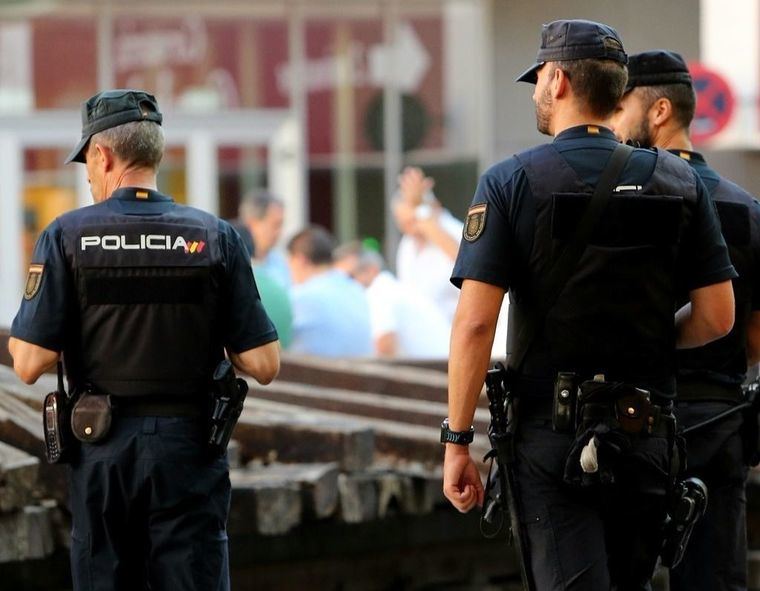 La Policía detiene a 28 personas en Badajoz, Jerez, Albacete, Madrid y Barcelona por la trama de apuestas amañadas que lideraban dos exfutbolistas
 