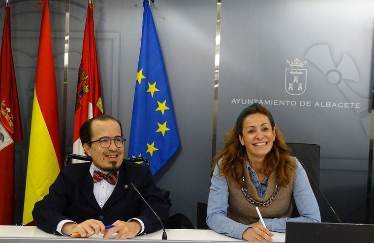 La UCLM cede al Ayuntamiento de Albacete una aplicación móvil para fomentar el comercio local