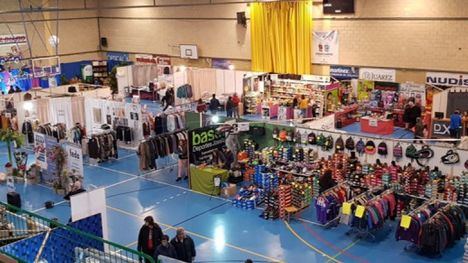 La Feria del stock Expohellín recibe miles de visitantes este fin de semana