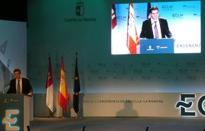 Santiago Cabañero felicita a todos los premiados de la provincia en el Día de la Enseñanza
