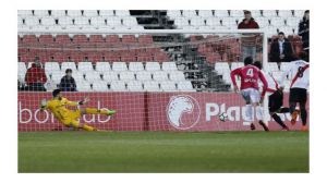 1-2. El Albacete, que ganó en Sevilla, mira a la parte alta de la tabla y se aleja definitivamente del descenso.