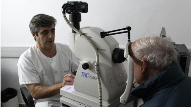 Profesionales de Atención Primaria de Albacete realizan retinografías para detectar retinopatías diabéticas