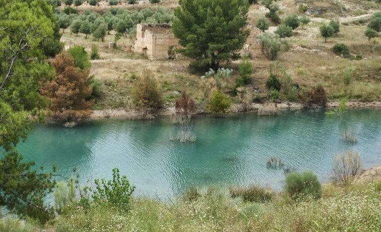 Rescatan a una familia que no pudo cruzar el río Segura en Yeste por el aumento del caudal