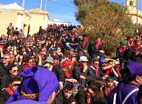 Imágenes religiosas y tamborileros se fusionaron de nuevo en el Calvario de Hellín este Viernes Santo