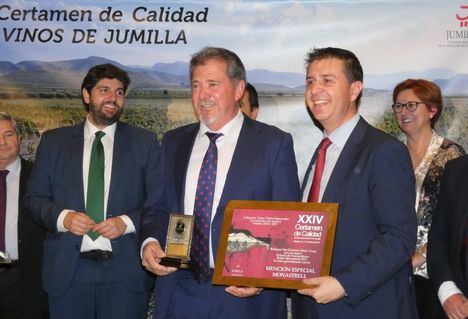 Santiago Cabañero felicita a las bodegas premiadas en el XXIV Certamen de Calidad de los Vinos Jumilla