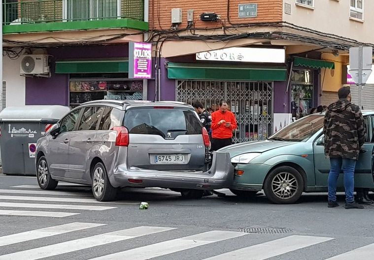 Aparatoso accidente en el Barrio del Pilar en Albacete