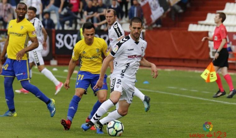 1-1. El Albacete, que no juega a nada, no puede con el Cadiz en otro mal partido, y ya son siete sin ganar