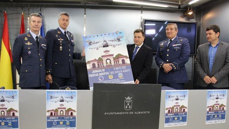 Cambio en el lugar de salida y llegada de los autobuses que llevan a la Jornada de Puertas Abiertas de la Base Aérea