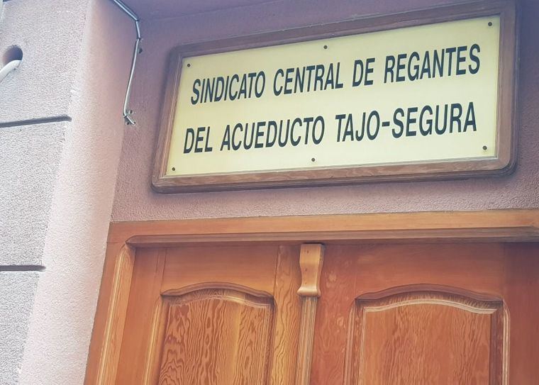 El PP presentará en unos días un documento sobre agua acordado con sus barones territoriales que incluye trasvases