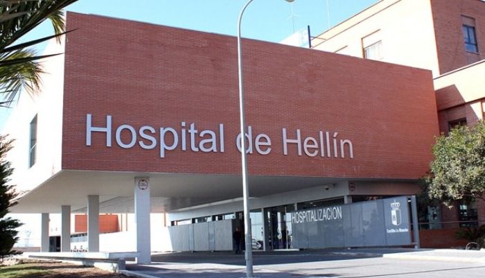 Trasladan al hospital a 4 trabajadores tras salirse de la vía la furgoneta en la que viajaban en Hellín