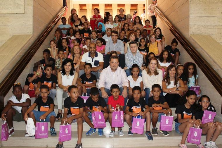 El alcalde destaca la solidaridad de las familias albaceteñas que acogen a los 68 niños saharauis participantes en el programa ‘Vacaciones en paz’