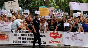 Afectados por el cierre de iDental reclaman ante Sanidad recuperar sus historias clínicas