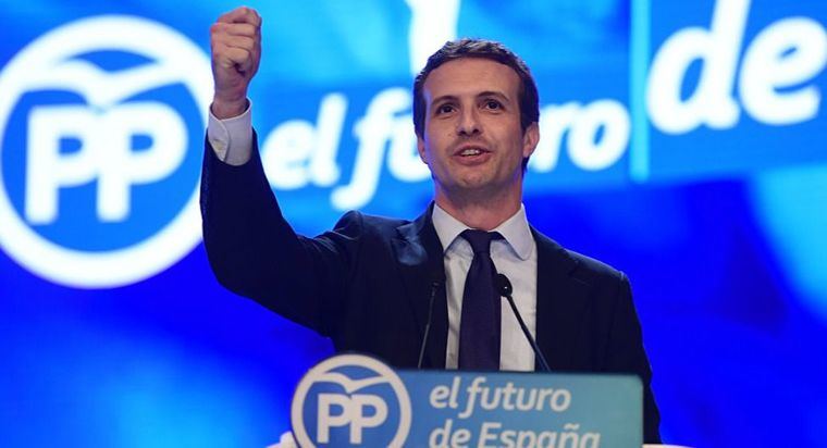 Casado se impone a Santamaría por 451 votos y es proclamado nuevo presidente del PP con el 57% de apoyo