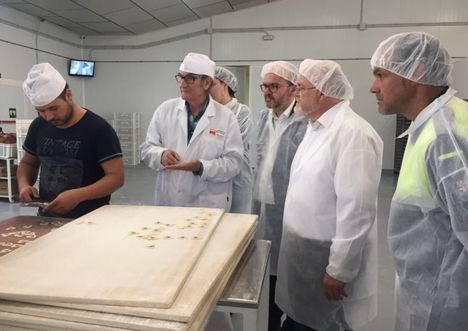 El Gobierno regional felicita a la Panadería “Jesús” de Pozo Cañada por sus dos siglos de existencia y su apuesta por la internacionalización