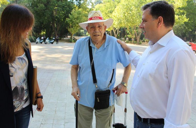 El alcalde agradece a los abuelos de Albacete la gran labor que realizan a favor de la conciliación familiar y los valores que transmiten