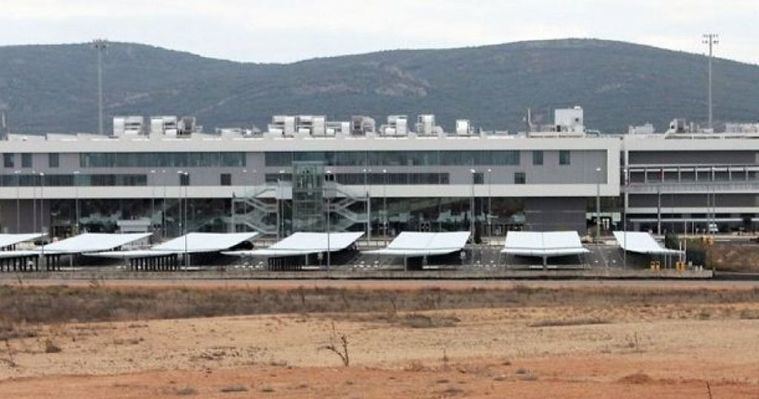 El apoyo de Cospedal a Murcia dificulta la llegada de la Fundación Infante de Orleans al aeropuerto de Ciudad Real