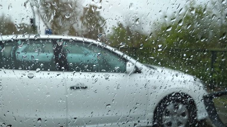 La lluvia provoca inundaciones en calles y viviendas de Riópar y Seseña y la caída de un árbol en Layos