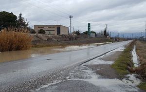 Abierta la carretera que une Pozo de la Peña con la A-30, a su paso por Chinchilla, que estaba cortada por balsa de agua