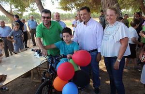 El alcalde de Albacete asiste a la XII Marcha Cicloturista de la pedanía de Los Anguijes