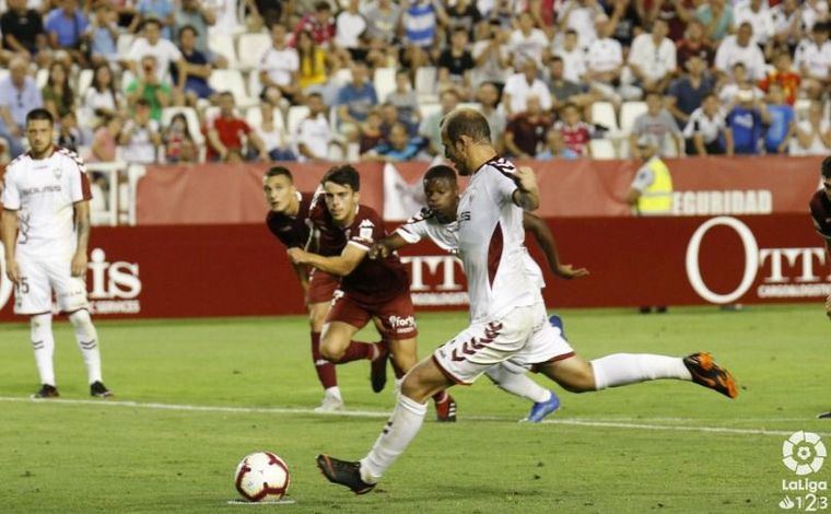 Goleada del Albacete al Córdoba, con lo que se coloca cuarto y confirma su buen momento