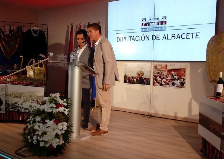 Madrigueras llega al estand de Diputación de Albacete en la feria destacando que vive la música 'de manera muy especial'