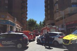 Cinco atendidos por inhalar humo y crisis de ansiedad en un incendio en el barrio de la Estación en Albacete