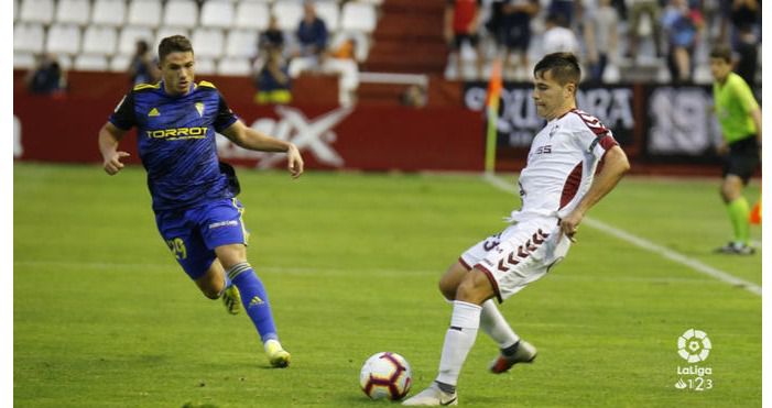 1-1. Al Albacete 'se le van' dos puntos ante el Cádiz en el descuento