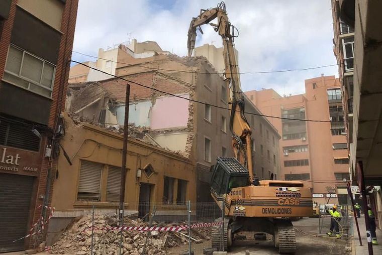 Trasladan al hospital a un trabajador de 47 años que se ha caído de una altura de unos 3 metros en Albacete