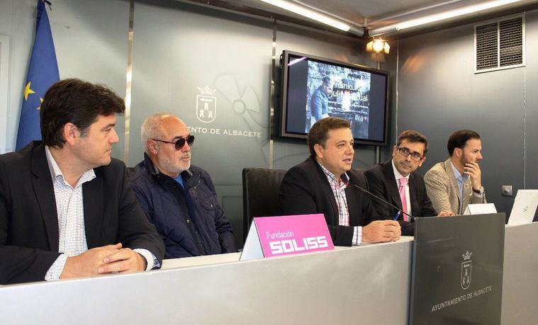 Manuel Serrano anuncia que Albacete contará con una escultura dedicada a Andrés Iniesta en julio de 2020