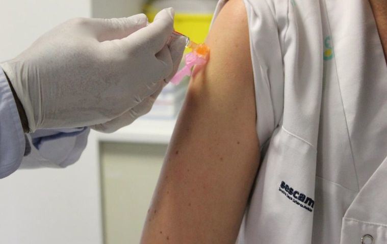 La Consejería de Sanidad anima a las personas que forman parte de los grupos de riesgo a vacunarse frente a la gripe