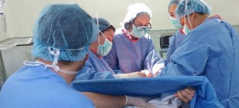 Cesáreas más humanizadas permiten el 'Piel con Piel' en el Hospital de Hellín