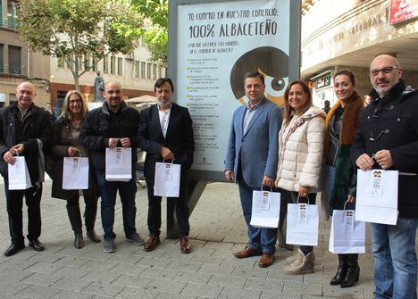 La Federación de Comercio de Albacete impulsa una acción de concienciación para comprar en el pequeño comercio