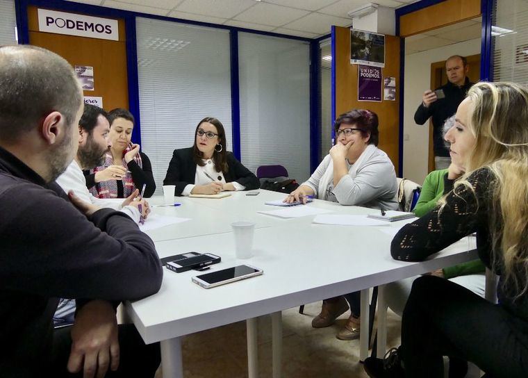 Podemos recoge las propuestas de la Plataforma de Afectados por iDental y pide que no vuelva a suceder