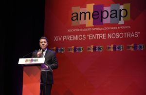 El presidente de Castilla-La Mancha anima a defender la “igualdad” y la “unidad” como logros más importantes de la democracia