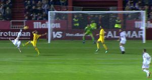 2-1. El Albacete tumba al líder en un buen partido y con golazo de Eugeni