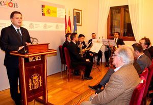 El alcalde asegura sentirse “orgulloso” de ser español y de vivir en un gran país como España que cuenta con una Constitución que garantiza los derechos y libertades