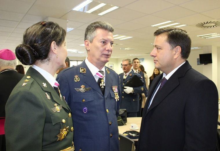 Manuel Serrano agradece a los profesionales del Ejército del Aire la gran labor que realizan desde las instalaciones de Albacete 