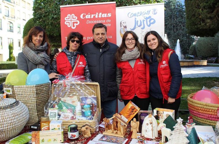 El alcalde reitera su compromiso con el tejido asociativo de carácter social de Albacete y afirma que es un “orgullo colectivo de la ciudad”