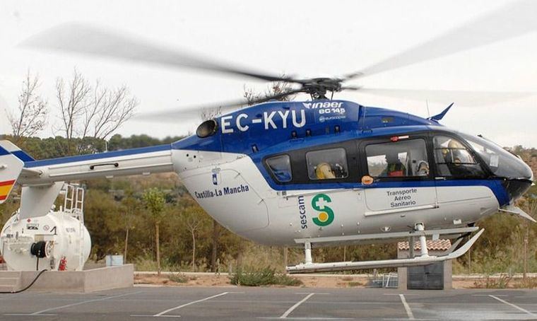 Trasladan al hospital a un motorista tras salirse de la vía en un barranco en Villamalea (Albacete)