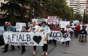 El juez cita este martes a las comunidades autónomas para pactar la atención sanitaria que recibirán los afectados de iDental