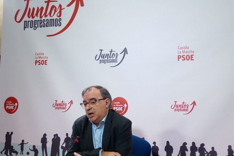 El PSOE rechaza el 'cruce de insultos' de Molina y Núñez y se niega a entrar en una 'película' que deben solucionar ellos