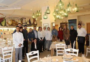 El alcalde de Albacete visita el Economato y la Escuela de Hostelería de Cáritas