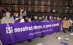 Cientos de personas se suman en la región a la convocatoria feminista andaluza ante la 
